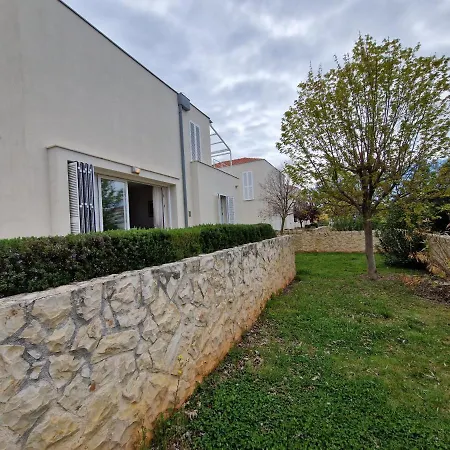 Sunny Lena Premium Family With Garden, Close To & Pool