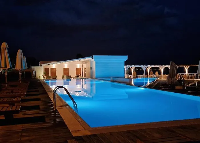 Sunny Lena Premium Family With Garden, Close To & Pool Apartamento