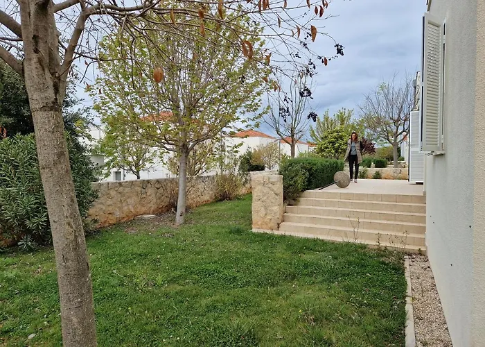 Sunny Lena Premium Family With Garden, Close To & Pool Apartamento