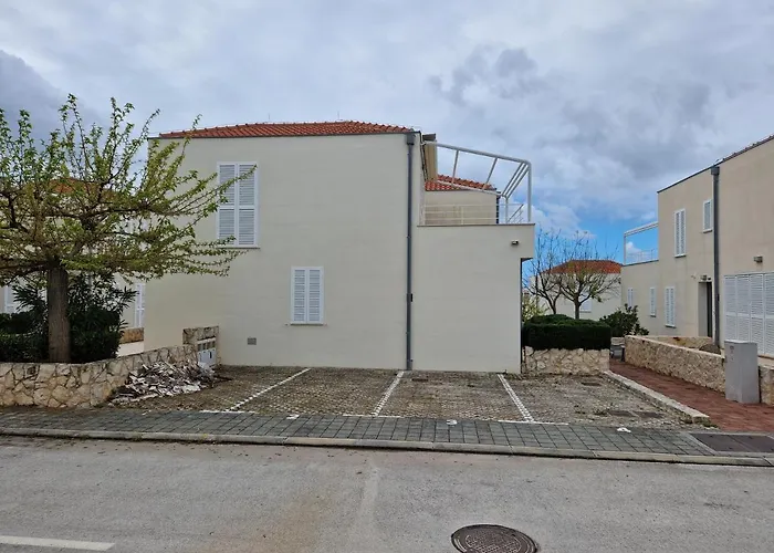 Apartamento Sunny Lena Premium Family With Garden, Close To & Pool *