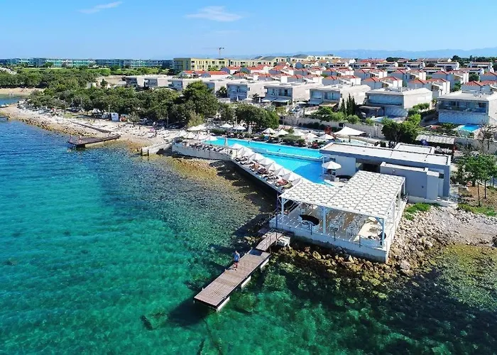 Sunny Lena Premium Family With Garden, Close To & Pool