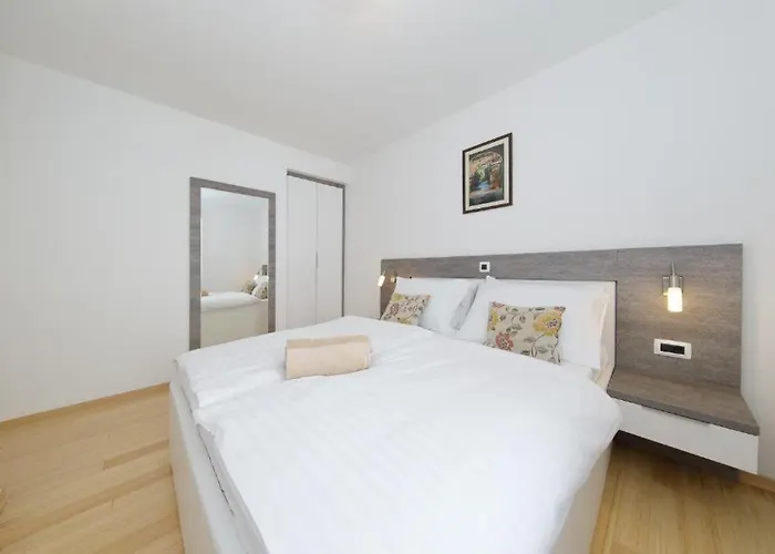 Sunny Lena Premium Family With Garden, Close To & Pool Apartamento *