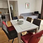 Sunny Lena Premium Family With Garden, Close To & Pool Appartement *