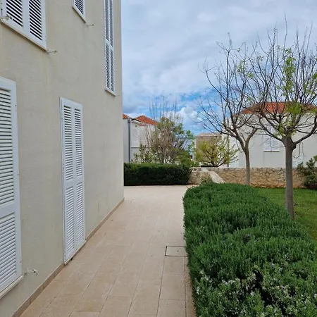 Sunny Lena - Private Beach, Pool, Gym, Sauna, Terrace With Garden Apartment *