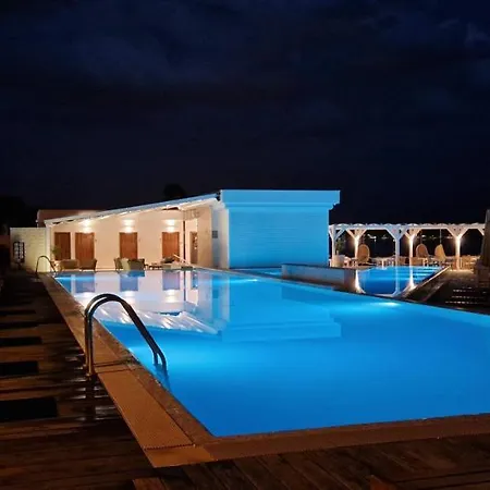 Sunny Lena - Private Beach, Pool, Gym, Sauna, Terrace With Garden Apartment