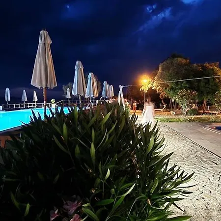 Sunny Lena Premium Family With Garden, Close To & Pool Petrcane