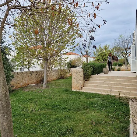Sunny Lena - Private Beach, Pool, Gym, Sauna, Terrace With Garden Apartment