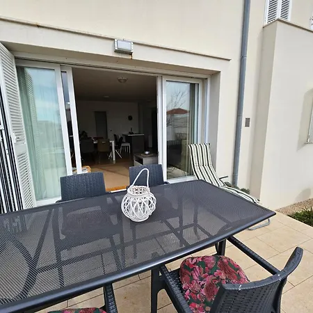 Sunny Lena - Private Beach, Pool, Gym, Sauna, Terrace With Garden Apartment *