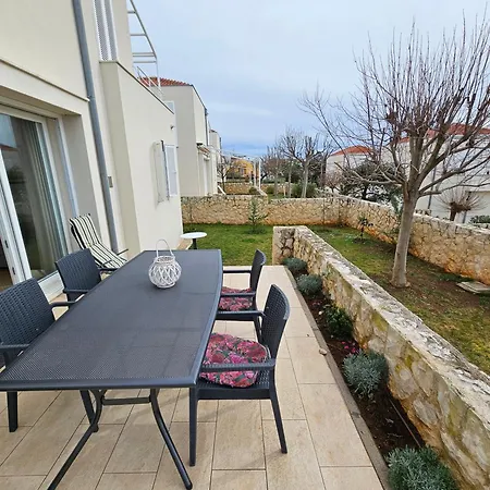 Sunny Lena Premium Family With Garden, Close To & Pool