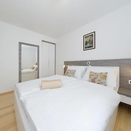 Sunny Lena - Private Beach, Pool, Gym, Sauna, Terrace With Garden Apartment *
