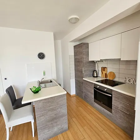 Sunny Lena - Private Beach, Pool, Gym, Sauna, Terrace With Garden Apartment Petrcane