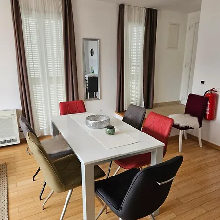 Sunny Lena Premium Family With Garden, Close To & Pool Petrcane