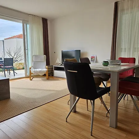 Apartment Sunny Lena - Private Beach, Pool, Gym, Sauna, Terrace With Garden *