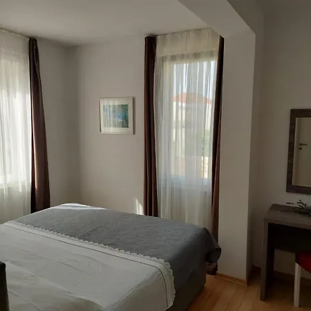 Sunny Lena Premium Family With Garden, Close To & Pool Petrcane