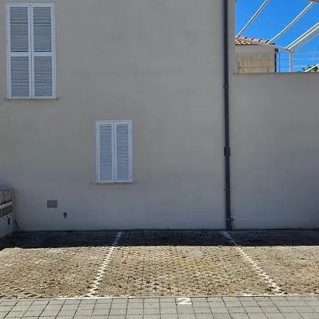 Appartement Sunny Lena Premium Family With Garden, Close To & Pool