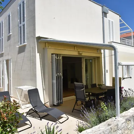 Sunny Lena Premium Family With Garden, Close To & Pool بيتريتْشاني