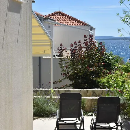 Sunny Lena Premium Family With Garden, Close To & Pool شقة *