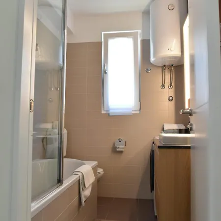 Sunny Lena Premium Family With Garden, Close To & Pool