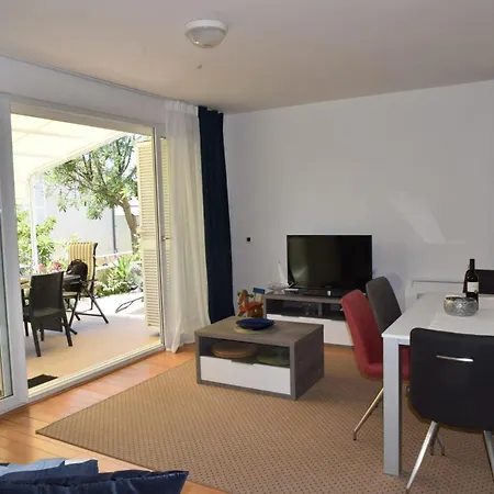 Sunny Lena Premium Family With Garden, Close To & Pool شقة بيتريتْشاني