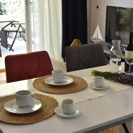 شقة Sunny Lena Premium Family With Garden, Close To & Pool *