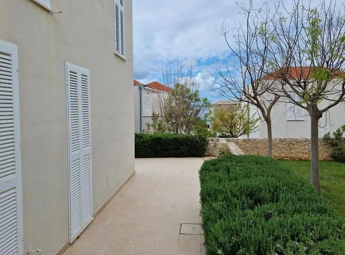 Sunny Lena Premium Family With Garden, Close To & Pool Daire *