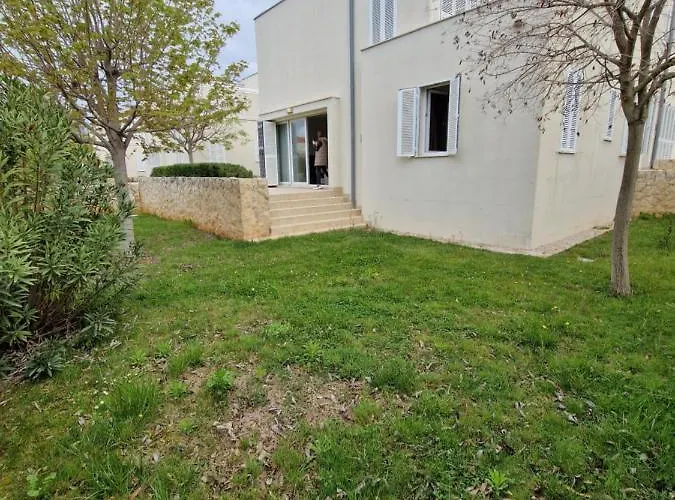 Sunny Lena Premium Family With Garden, Close To & Pool