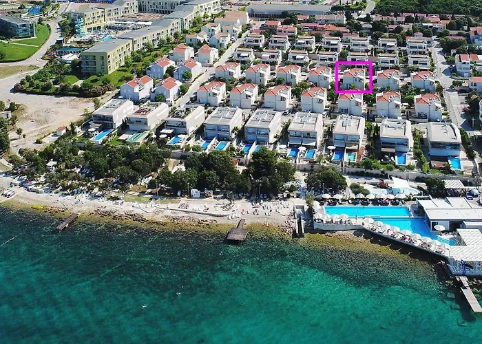 Sunny Lena Premium Family With Garden, Close To & Pool *